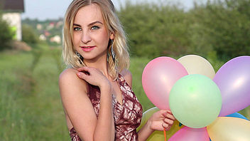 Kykla pops balloon fetish